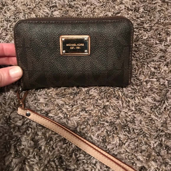 Michael Kors purse and matching wallet - Picture 4 of 6